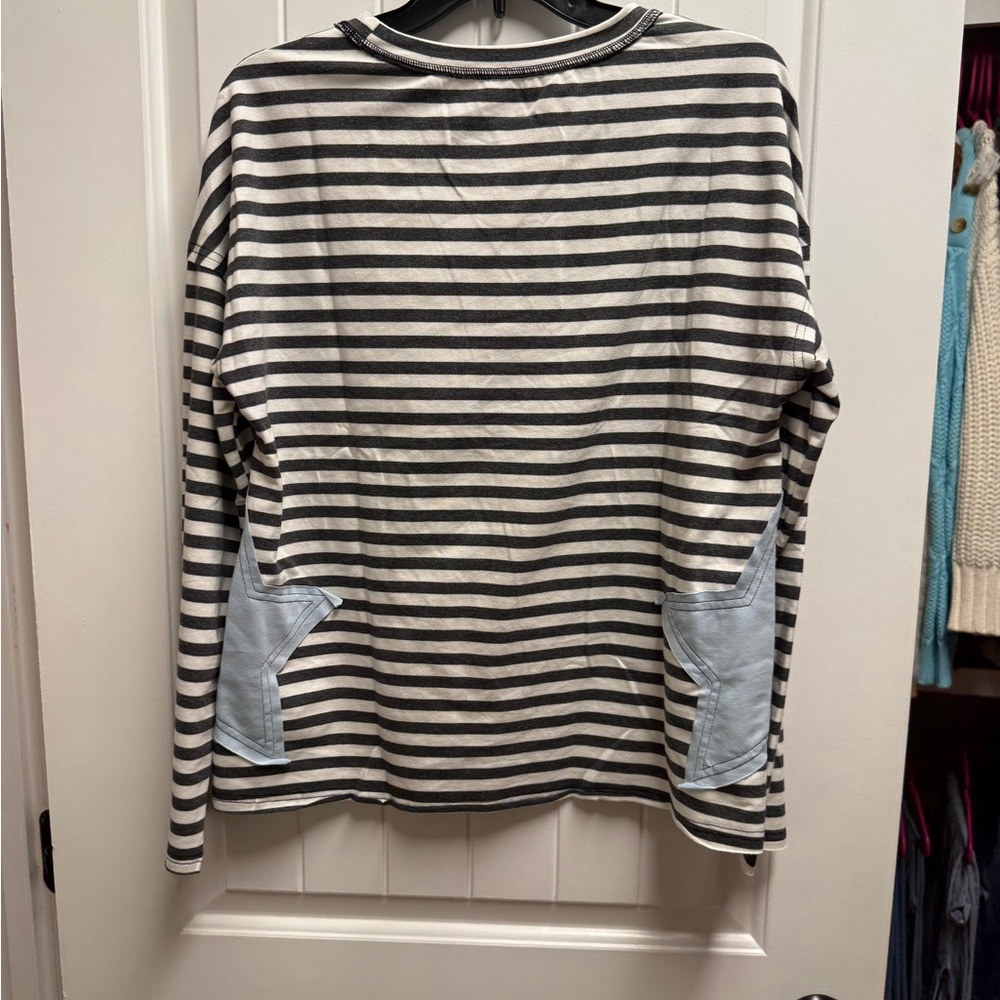 HAZEL BLUES®  GRAY STRIPE STARRY PATCH RAW EDGE CASUAL KNIT TOP Size Small NWOT - Picture 11 of 12